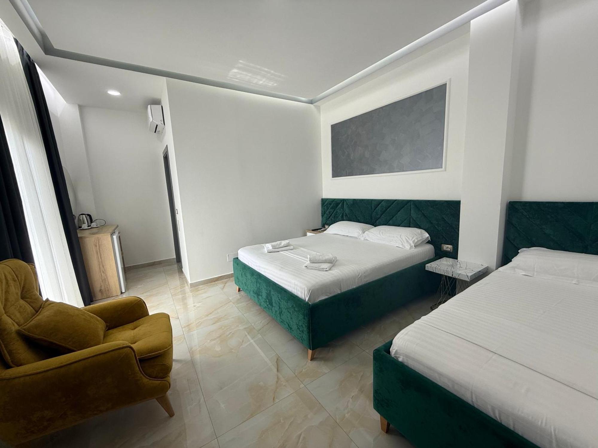 Hotel Leodori 1 Шенджин Экстерьер фото