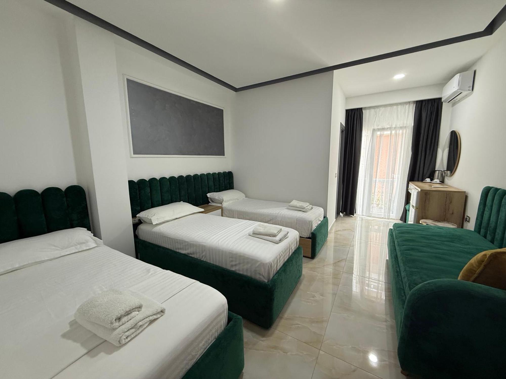 Hotel Leodori 1 Шенджин Экстерьер фото