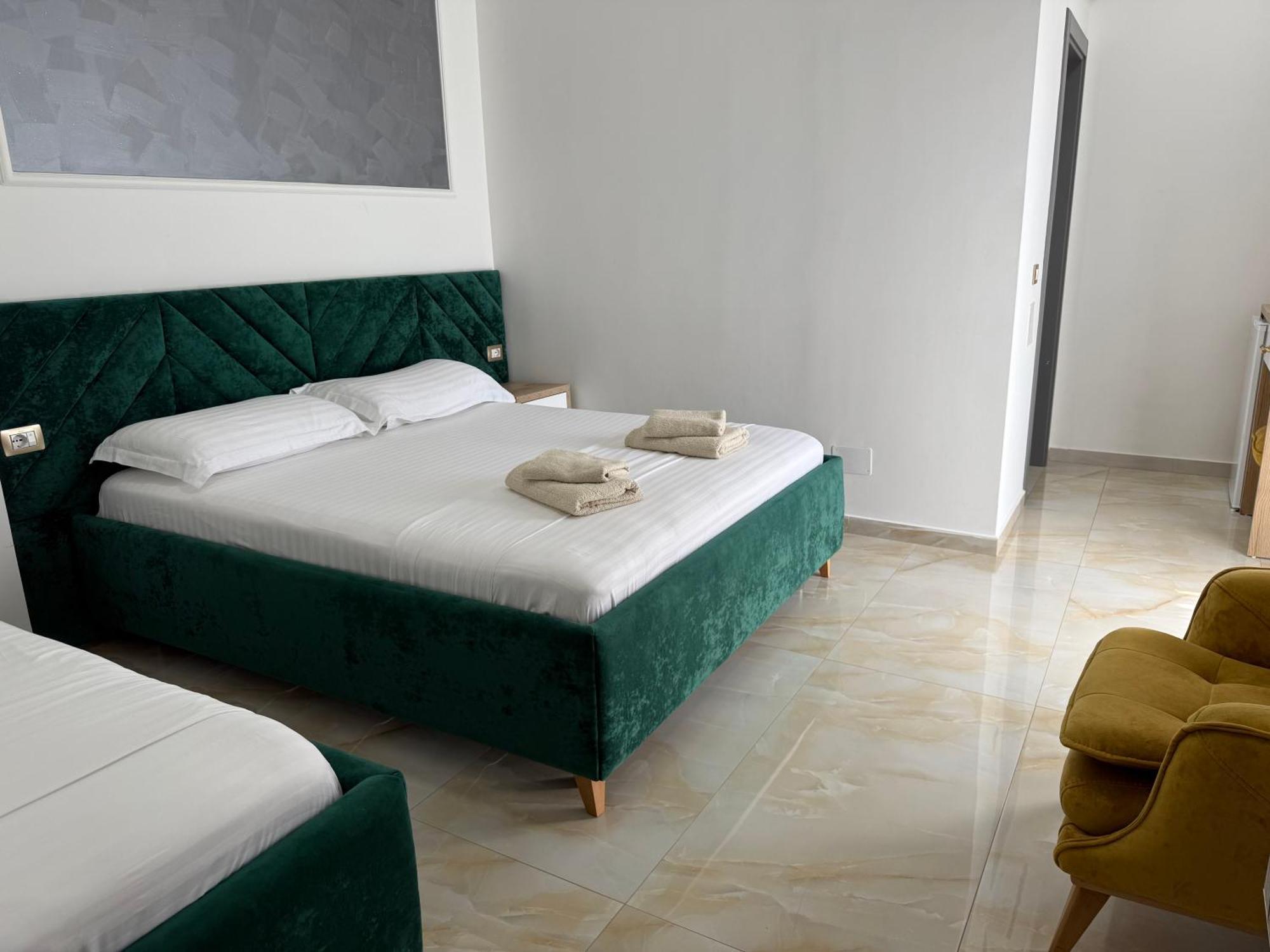 Hotel Leodori 1 Шенджин Экстерьер фото
